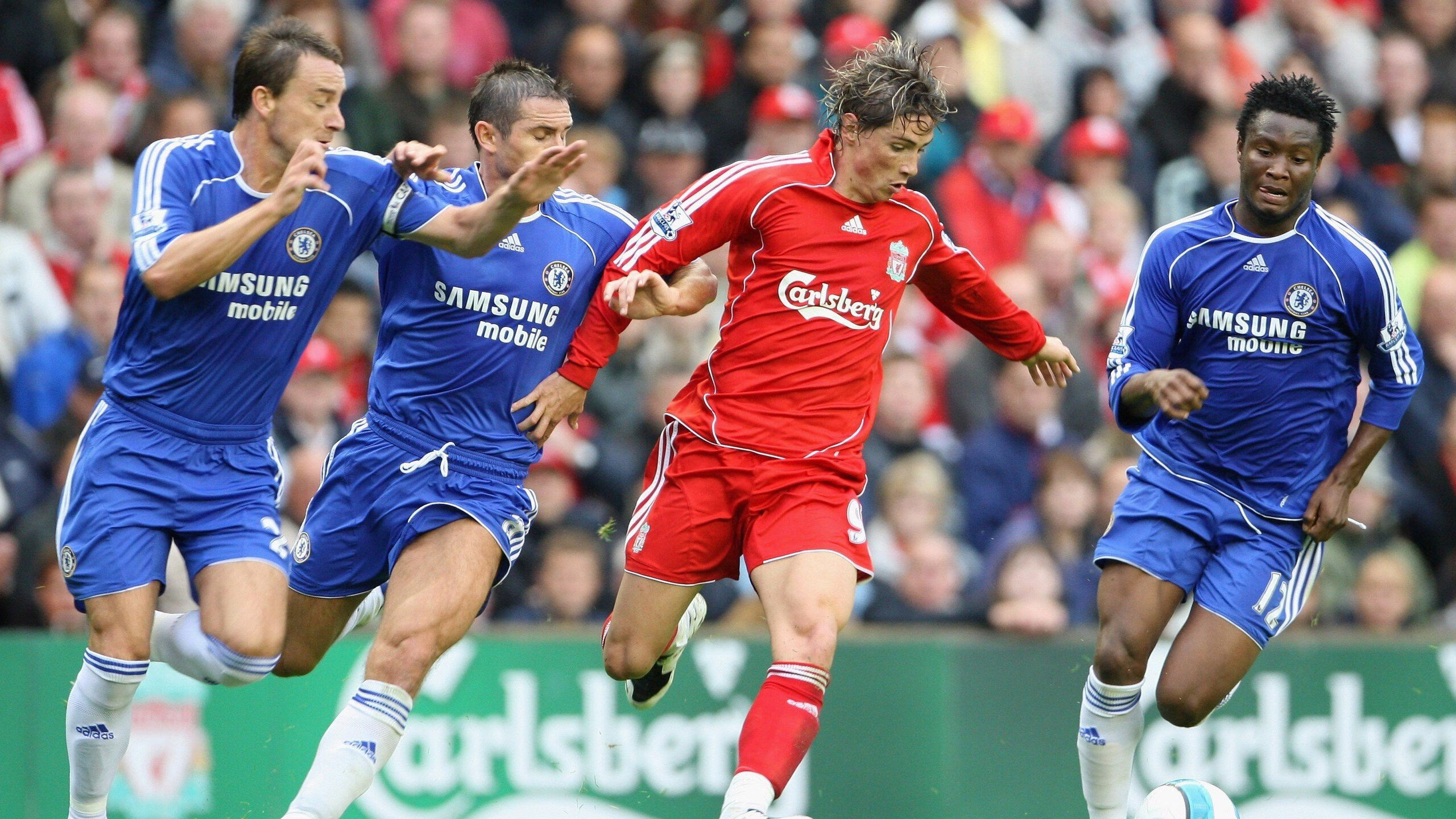 领先优势明显引发热议！，莱万多夫斯基在切尔西比赛中晋级下一阶段赛场气氛高涨